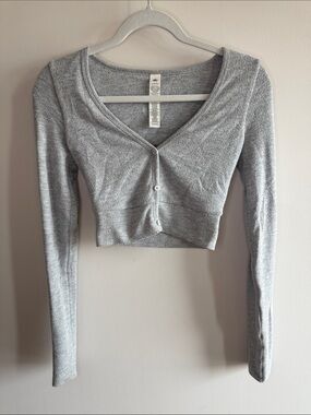 ALO Yoga Light Gray Cropped Wrap Button-Front Top, XS